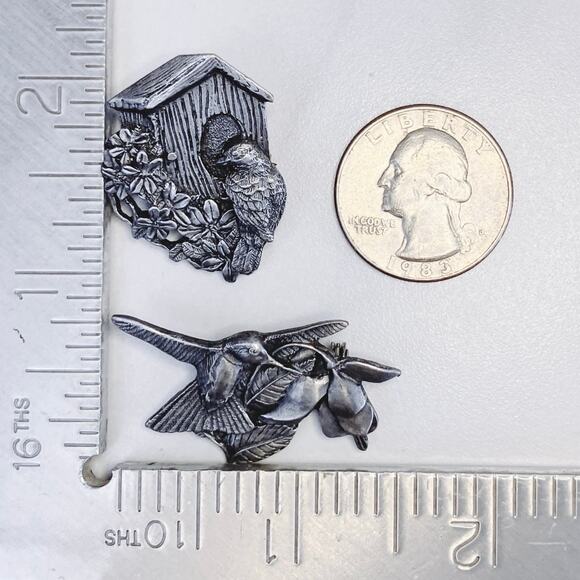 VTG Brooch Lot of 2 Signed Birds & Blooms Pewter Nature Hummingbird Birdhouse - Picture 9 of 9